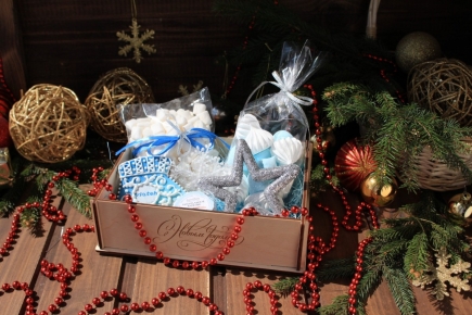 Доставка корпоративных подарков к новому году курьерская служба доставка цветов город артемовск
